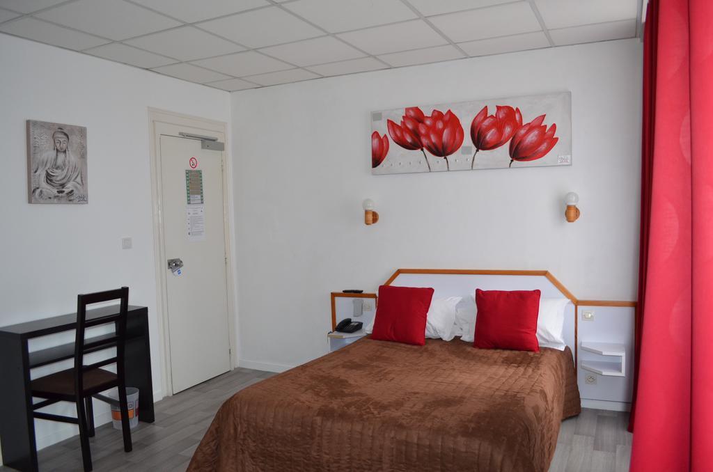 Hotel De La Croix De Malte แชร์บูร์ก อ็อง กงต็องแต็ง ภายนอก รูปภาพ